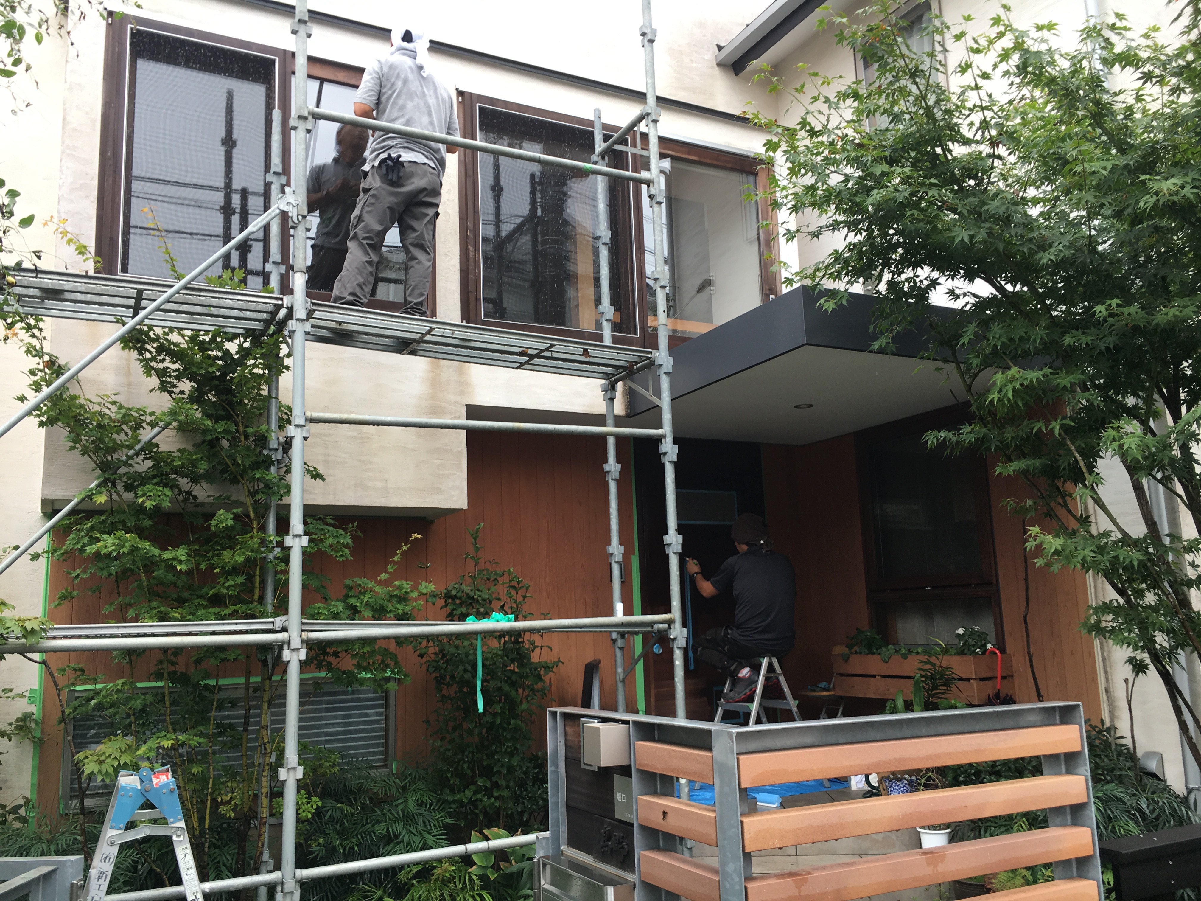 東京都某所の木製サッシ塗装面補修塗装工事